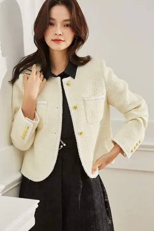 复古又有高级感的穿搭,散发出优雅的气息,秋款小香风外套