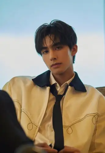 宋威龙劲酷帅气活动照图片