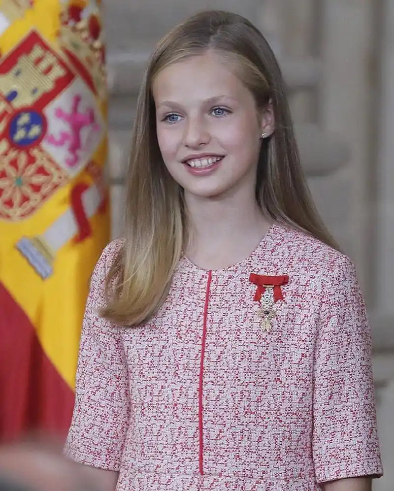 原创西班牙莱昂诺尔公主蓝眼睛清澈透亮不得不被她的颜值所迷倒