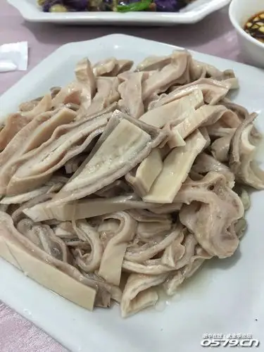 白切肚片,味道还好的,就是太"花"了,煮过头了,不够嚼劲