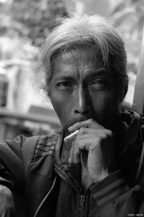 以下是一些男人落魄时最扎心的句子,它们或许能够描绘出他们内心的