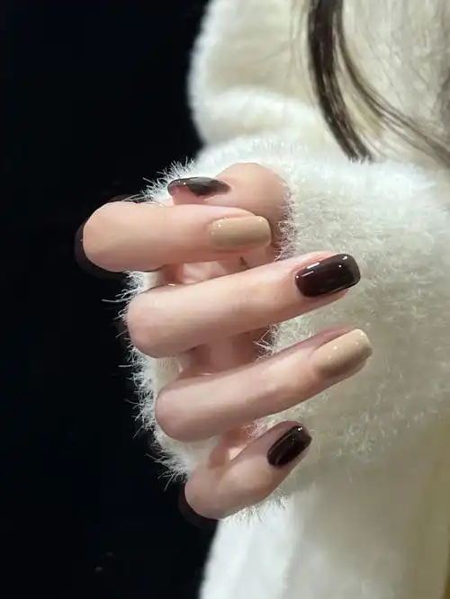 松子可可巧克力色美甲