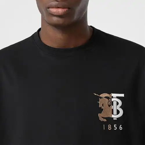 博柏利 对比徽标图案棉质 t 恤衫 8023785 113839a1189tb战马标志