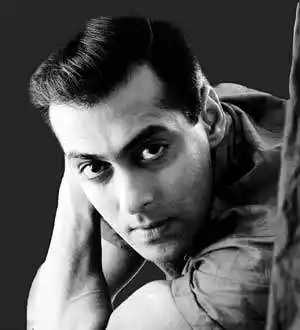 印度编剧萨利姆汗(salim khan)的儿子,萨尔曼汗(salman khan)在1988年