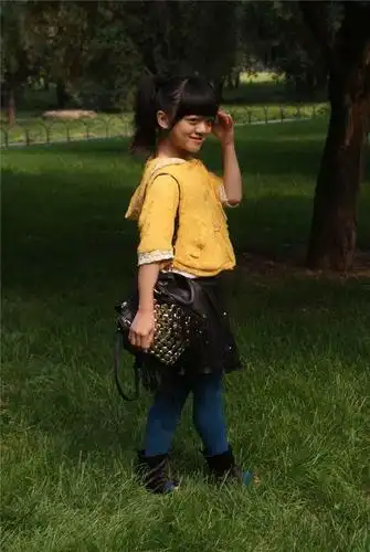 袖珍女孩嫁给1.8米长腿帅哥,男方坦言:身高无所谓,漂亮就行