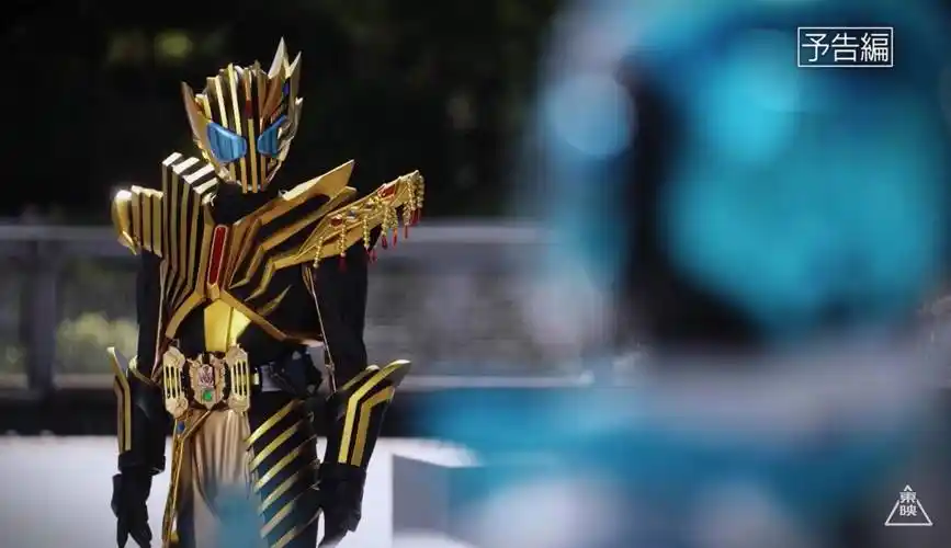 金色战士的歪头姿势,很像帝骑哥?_假面骑士_世界_因为
