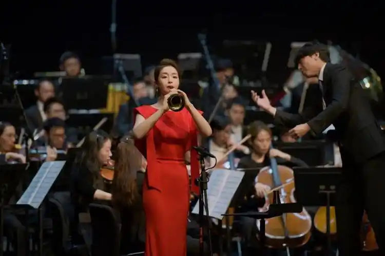 音乐加座对话中国首位唢呐专业博士生青年唢呐演奏家刘雯雯