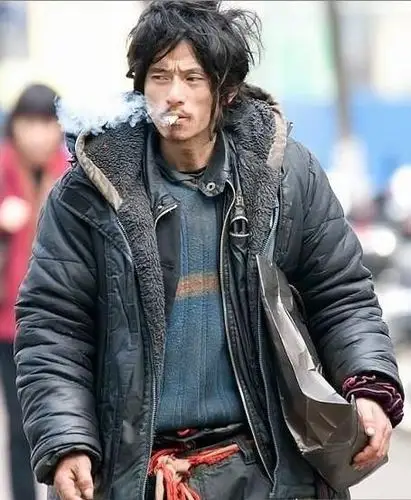 广州现外籍男乞丐长相帅气 揭乞丐如何分分钟月入过万