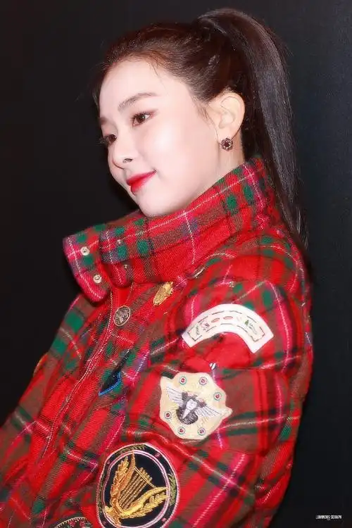 姜涩琪:moncler品牌活动