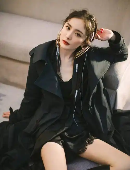 黑色印花长裙配大红唇,明艳动人_网友_照片_时尚先生