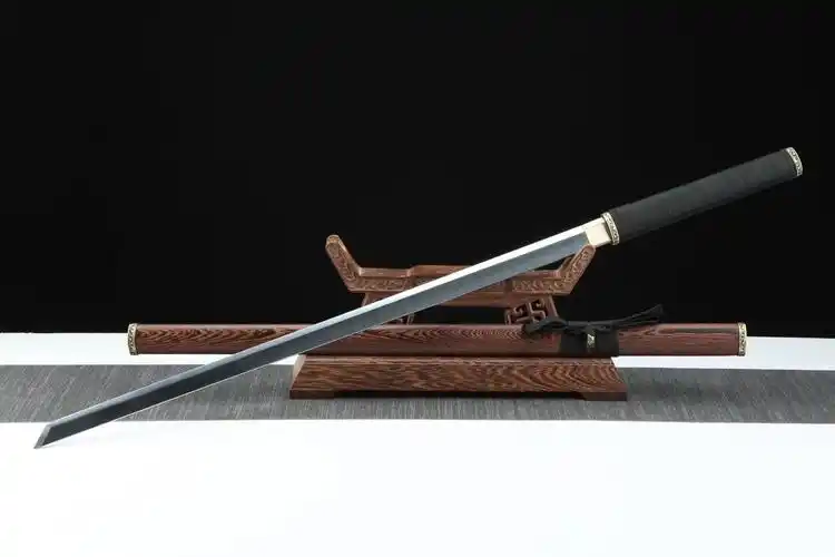 素装唐刀