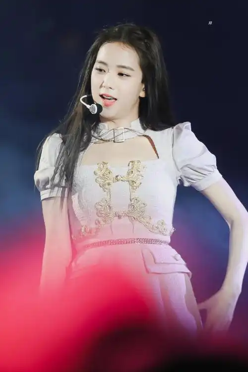 kimjisoo超话92#金智秀kpop第一且唯一百万女solo#230318 中国台湾