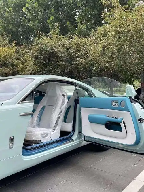 劳斯莱斯魅影v12薄荷绿外观现车含税特价