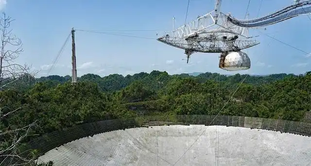 美国天眼的"命运"!30米长的裂痕还未修复,钢缆又断裂了