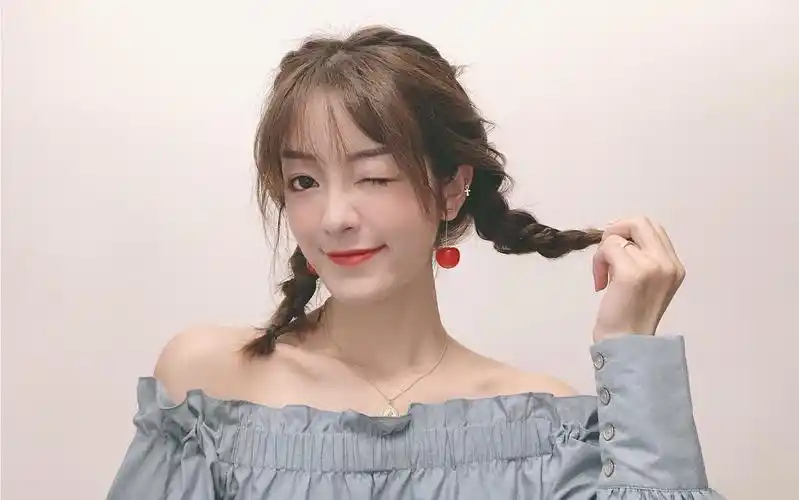 蓬松凌乱麻花辫get网红双马尾新扎法