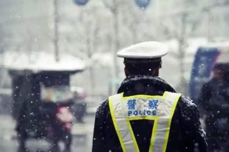 写给警察的信你的背影是我无法忘记的牵挂