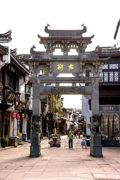 徽州屯溪老街,裳樾牌坊群