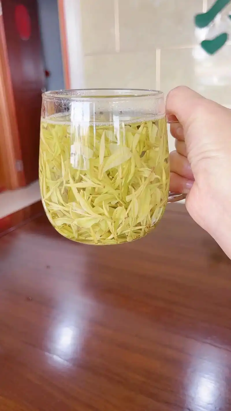 奶白黄金芽 年底清仓啦.#奶白茶#奶香黄金芽 - 抖音