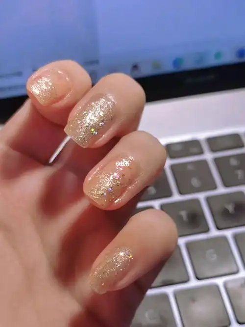 是,是金色指甲油!|金色美甲