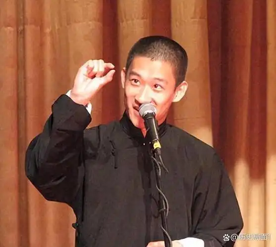 而就在德云社最困难的时刻,曹云金却退出了德云社