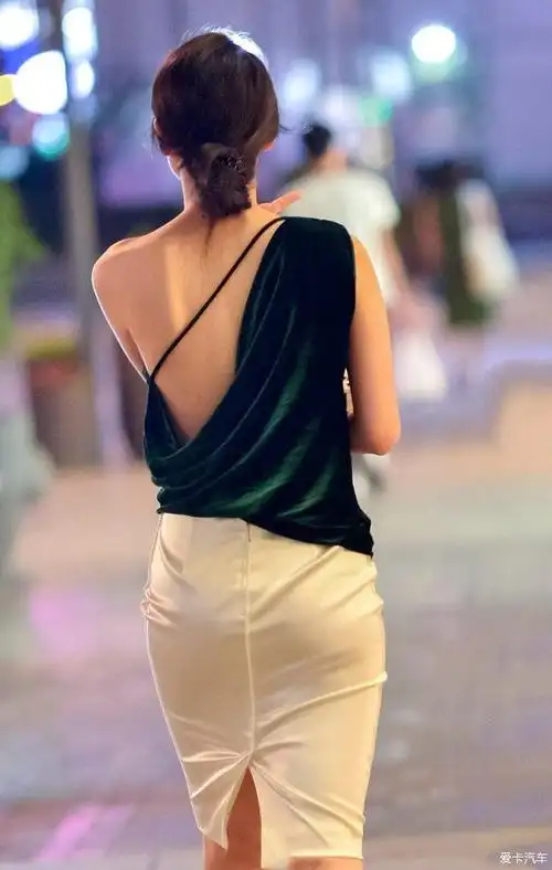 最美背影:肩若削成,腰如约素 ~~… 查看本楼