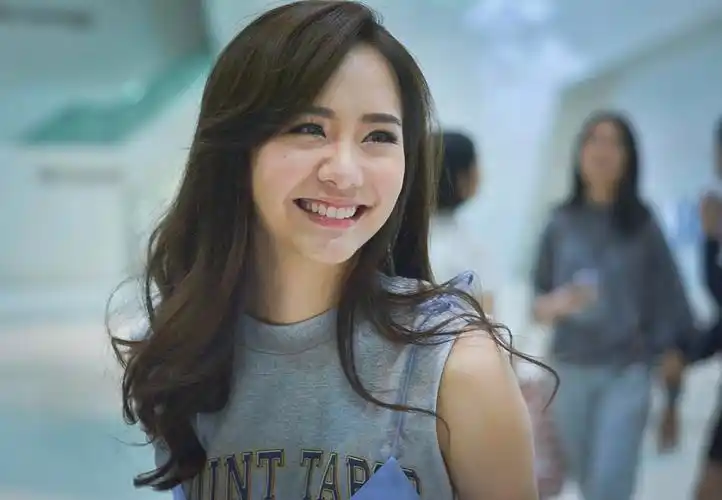 p>札玲朋·尊克迪(toey),1990年1月29日出生于泰国,泰国女演员,模特