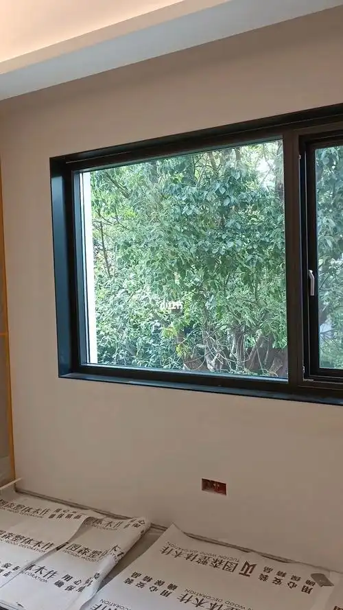 极简黑色哑光窗套