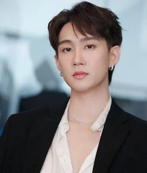 新晋时尚宠儿,泰星tor手持ysl和gucci代言,会拼尽全力保护女友