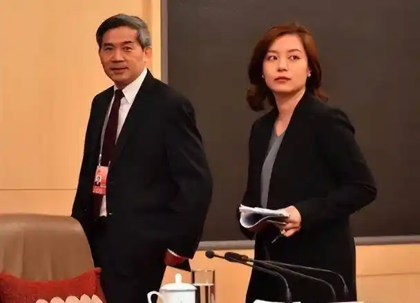 国会翻译女神,"颜值与实力"并存的张京,为何如此牛?_梦想_父母_兴趣