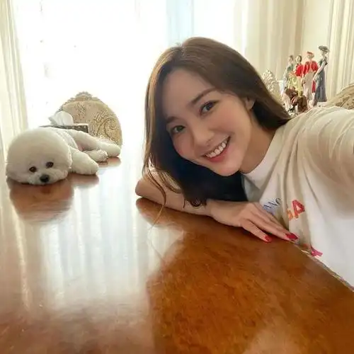 朴敏英,来自韩国首尔,演员,双鱼座,身高164,毕业于东国大学