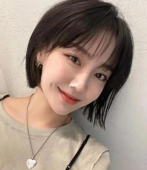 清爽的齐短发齐刘海