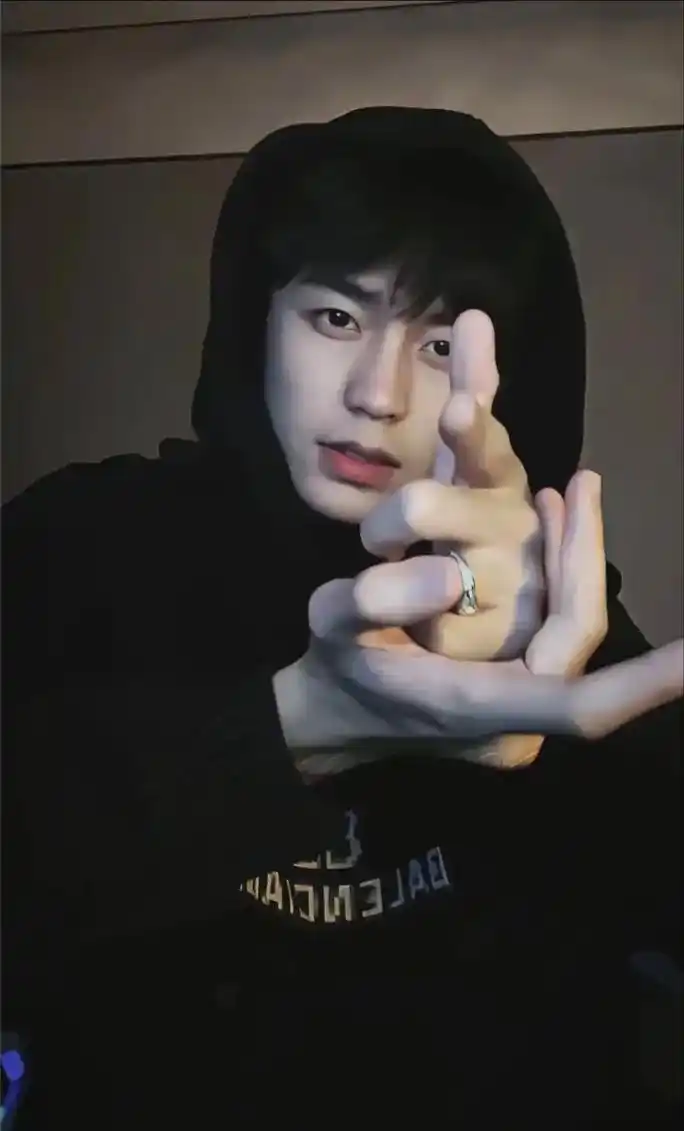 "是不想嫁人,还是想嫁的人你不能嫁"#人鱼线的pdd #不是 - 抖音