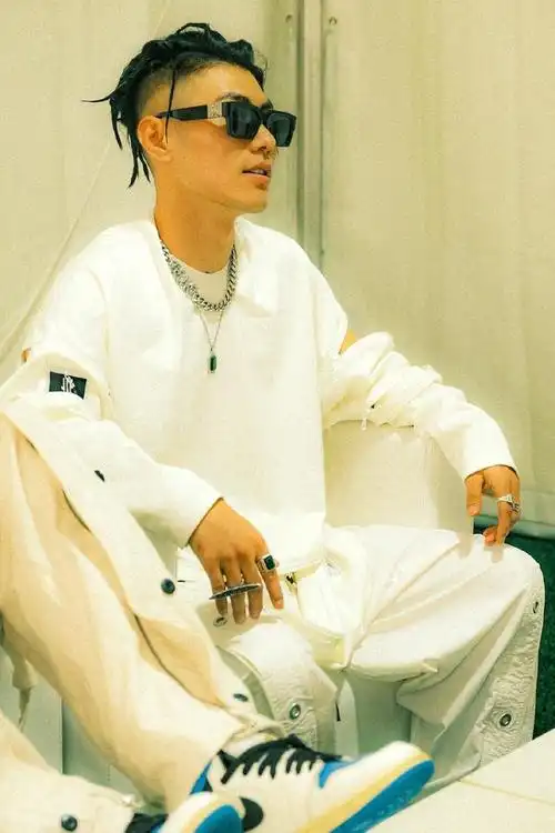 key.l刘聪强调自己没出柜