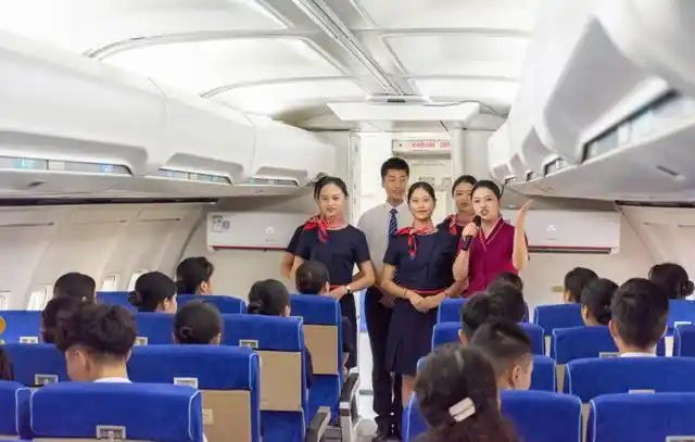 "客机"里开课 金华高校将课堂搬进客舱