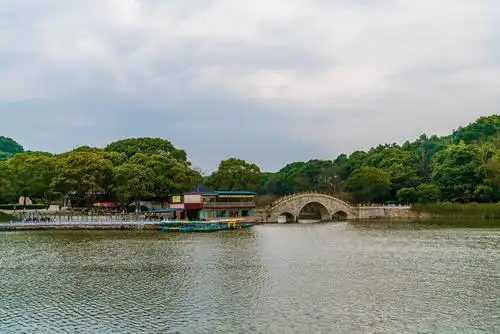 洞庭湖组诗之四:以图配文一一咏小乔