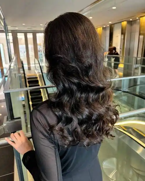 最美女发来袭:长发耳下大卷烫发,优雅时尚尽显气质_头发_发型_卷发