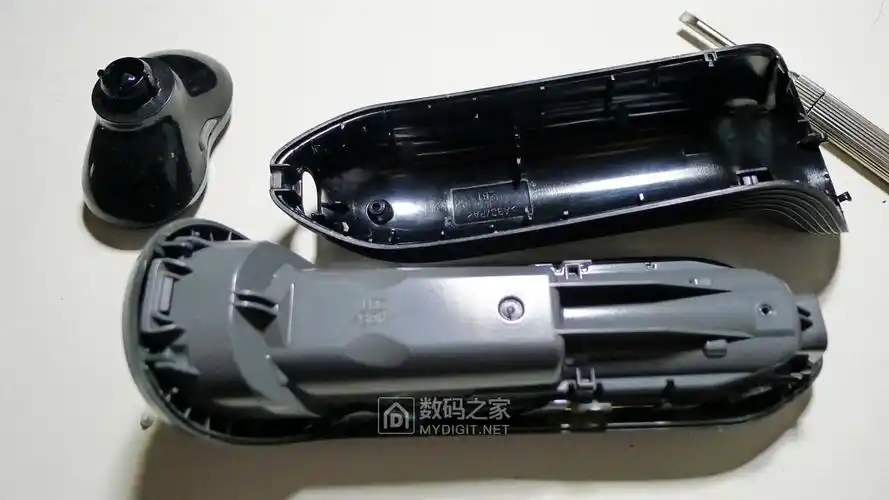 拆解飞利浦双头剃须刀内部电路够简单philipsrq311