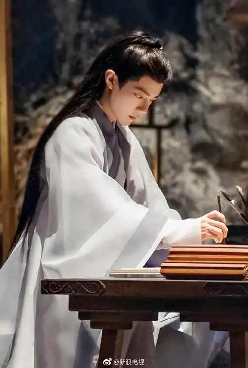 白衣翩翩美男吧,来看看魏无羡和时影,温润如玉,绝世无双的古装美男谁