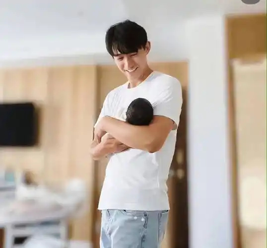 李子峰官宣与林籽离婚,结婚两年育有一子,曾与张天爱吴昕传绯闻_外界