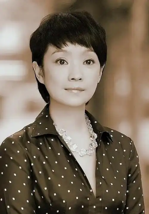 5.11著名女演员张嘉益妻子王海燕53岁生日-度小视