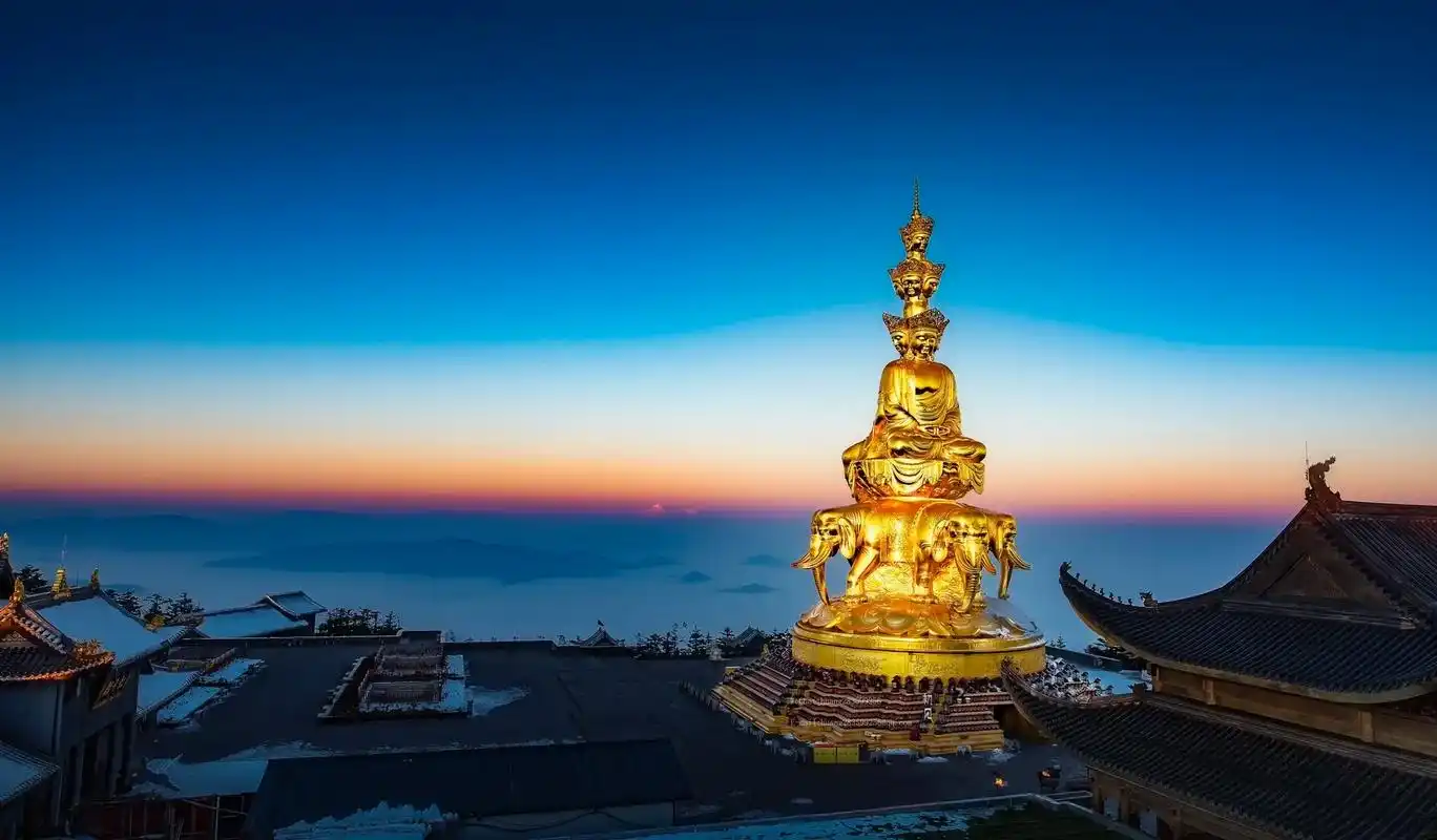 其实我是一名风光狗#风光摄影 #峨眉山金顶震撼美景 #拍照的 - 抖音