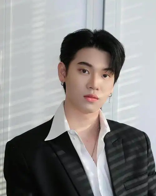 跪求黄立贤背头西巴头真的很好看啊啊啊