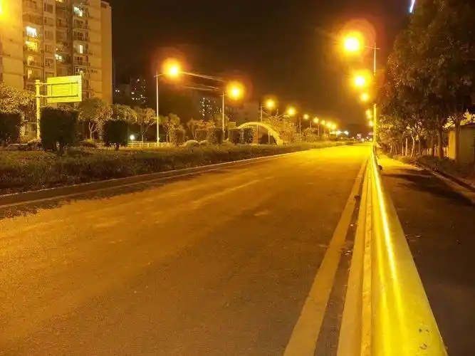 为什么路灯都是黄色的
