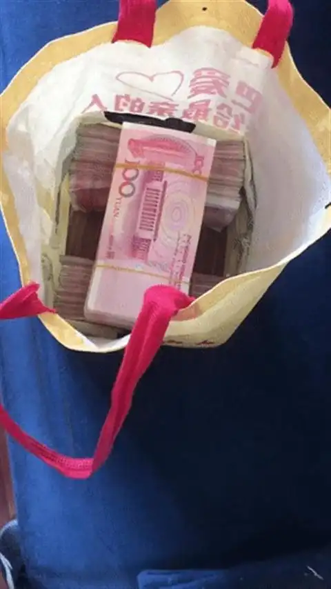 武汉"的哥"捡到30万现金后,他做了这样一个决定!