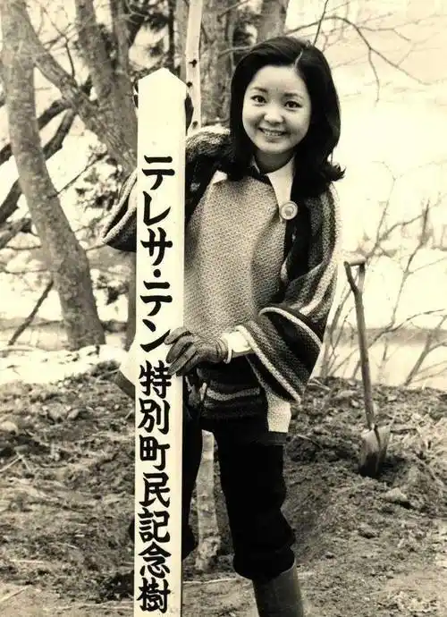 1977年邓丽君在日本福岛宣传专辑《故乡在何方》老照片_台湾省_音乐