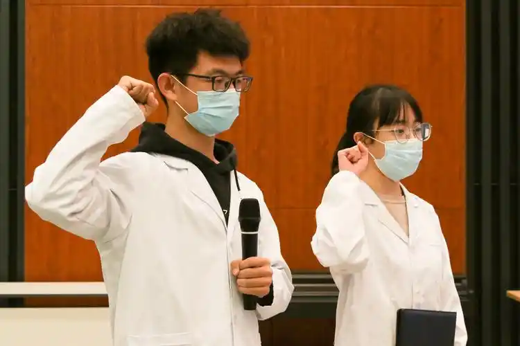 清明追思天大医学生致敬无语良师