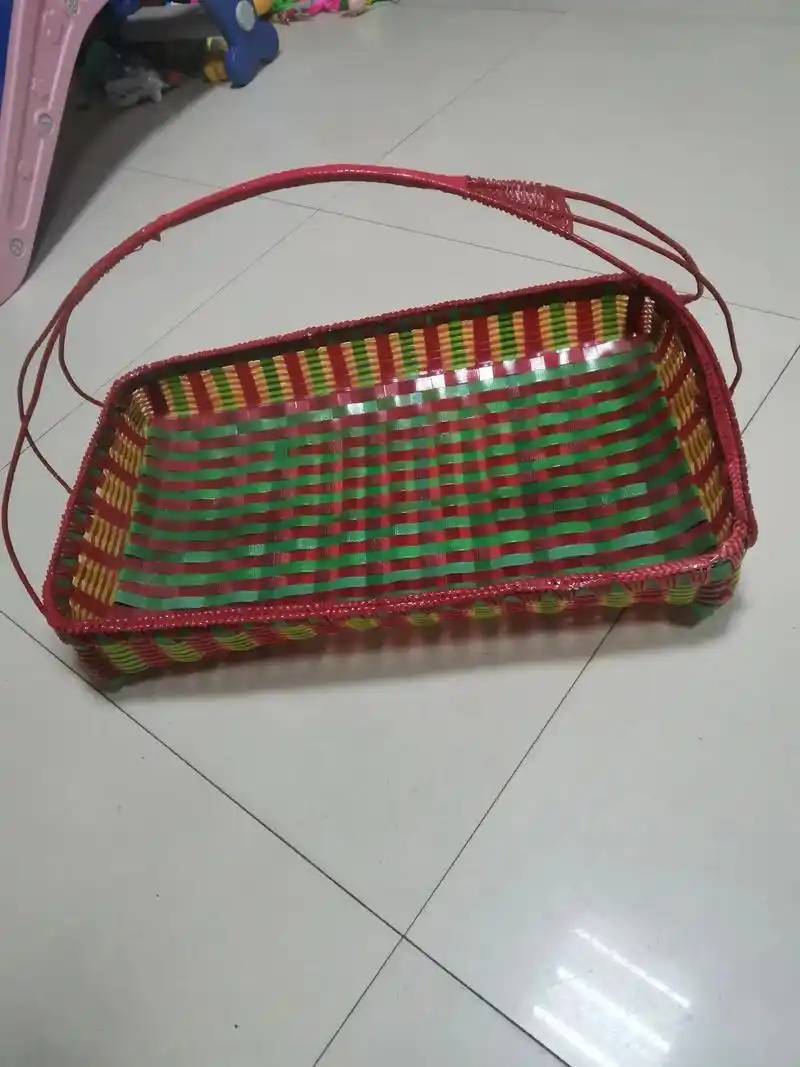 学织手工编织篮子