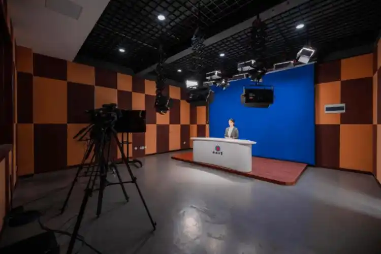 室内篮球场 健身房报告厅 国学讲堂电视台演播室 录播室书法教室 地理