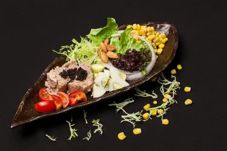 完美营养餐选用多种谷物等原料,含有碳水化合物,脂肪,蛋白质,多种