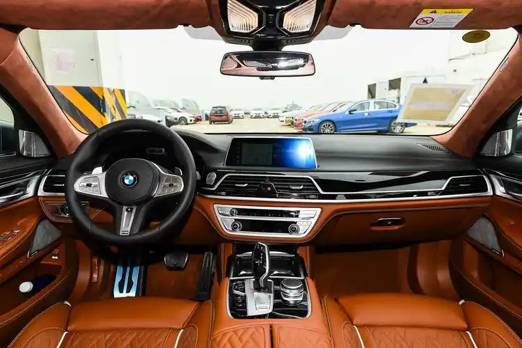2019款 宝马7系 改款 750li xdrive v8 m运动套装内饰